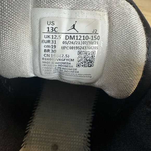 Nike DM1210-150 Air Jordan 1 Mid Ugly Christmas Sweater Youth Size 13C - Picture 2 of 7